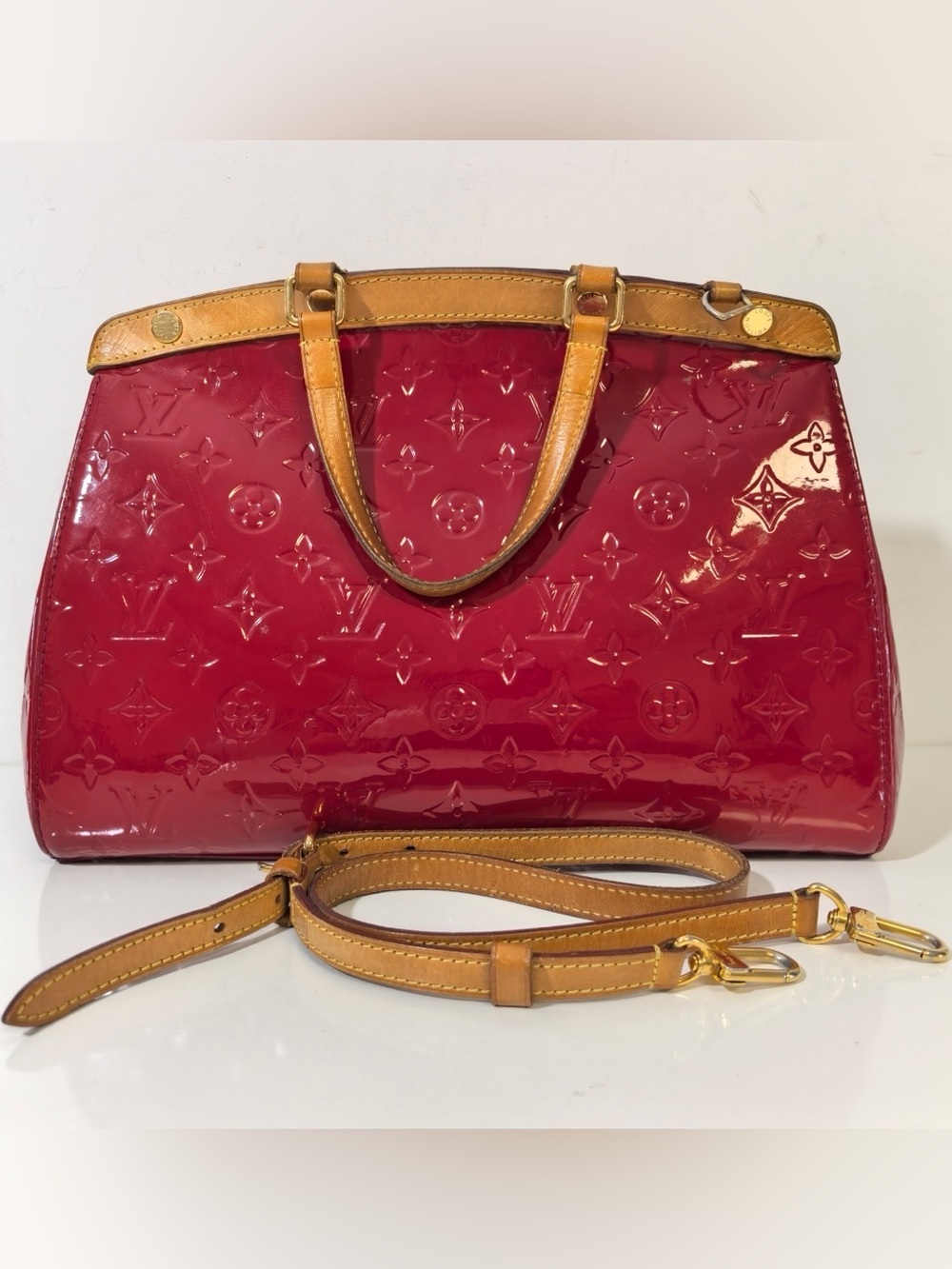 Pre-Owned Louis Vuitton Brea MM Red Vernis Leather Handbag